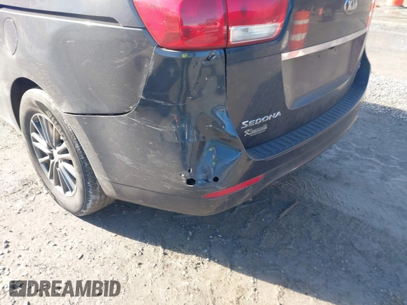 2016 Kia Sedona LX with VIN KNDMB5C17G6083740, listed as a IAAI auction lot 41553959 with 209,536 mi miles. Bid and sale history available at carsss.com. Image 6.