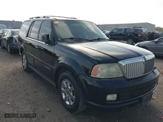 2005 Lincoln Navigator Luxury with VIN 5LMFU27515LJ18083, listed as a IAAI auction lot 41035901 with 172,467 mi miles. Bid and sale history available at carsss.com. Image 1.