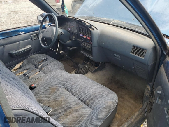 1994 Toyota Pickup z VIN 4TARN81A0RZ265181, wystawiony jako Copart lot #57574195 z przebiegiem 204 684 mil mil oraz Szkoda całkowita • Salvage title. Historia ofert i sprzedaży dostępna na DreamBid. Obrazek 8.
