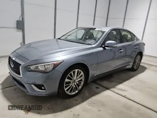 2020 Infiniti Q50 Luxe z VIN JN1EV7AP5LM207673, wystawiony jako Copart lot #55457485 z przebiegiem 138 462 mil mil oraz Czysty tytuł • Clean title. Historia ofert i sprzedaży dostępna na DreamBid. Obrazek 1.