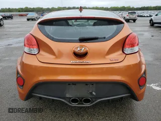 2015 Hyundai Veloster Turbo z VIN KMHTC6AE4FU232986, wystawiony jako Copart lot #55335565 z przebiegiem 127 466 mil mil oraz Szkody całkowita. Historia ofert i sprzedaży dostępna na DreamBid. Obrazek 6.