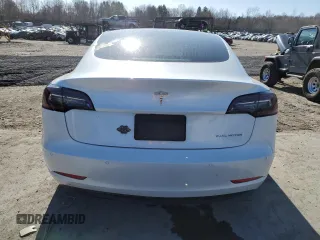 2020 Tesla Model 3 Long Range z VIN 5YJ3E1EB0LF628130, wystawiony jako Copart lot #50706955 z przebiegiem 67 384 mil mil oraz Szkoda całkowita • Salvage title. Historia ofert i sprzedaży dostępna na DreamBid. Obrazek 6.