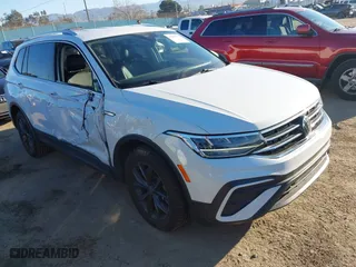 2022 Volkswagen Tiguan SE with VIN 3VV3B7AXXNM020225, listed as a IAAI auction lot 41637473 with 32,340 mi miles. Bid and sale history available at carsss.com. Image 1.