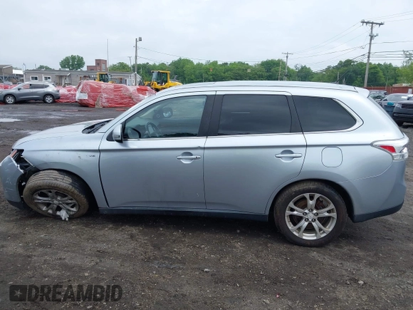 2014 Mitsubishi Outlander GT with VIN JA4JZ4AX3EZ013934, listed as a IAAI auction lot 42382774 with 66,829 mi miles and . Bid and sale history available at DreamBid. Image 17.