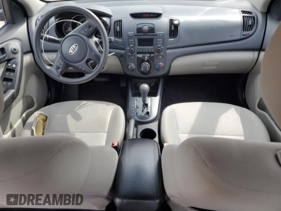 2010 Kia Forte EX z VIN KNAFU4A21A5063115, wystawiony jako Copart lot #54522455 z przebiegiem 147 246 mil mil oraz Tytuł czysty. Historia ofert i sprzedaży dostępna na DreamBid. Obrazek 8.