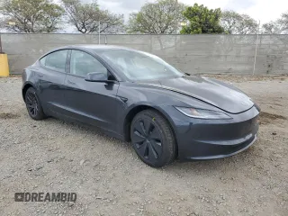2025 Tesla Model 3 Long Range z VIN 5YJ3E1EA9SF892355, wystawiony jako Copart lot #52565545 z przebiegiem 12 825 mil mil oraz Szkoda całkowita • Salvage title. Historia ofert i sprzedaży dostępna na DreamBid. Obrazek 4.