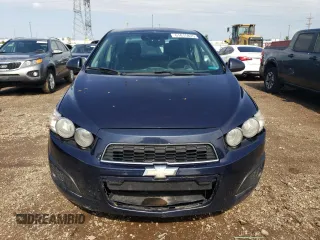 2015 Chevrolet Sonic LT z VIN 1G1JC5SH0F4130656, wystawiony jako Copart lot #61815835 z przebiegiem 262 854 mil mil oraz Czysty tytuł • Clean title. Historia ofert i sprzedaży dostępna na DreamBid. Obrazek 5.