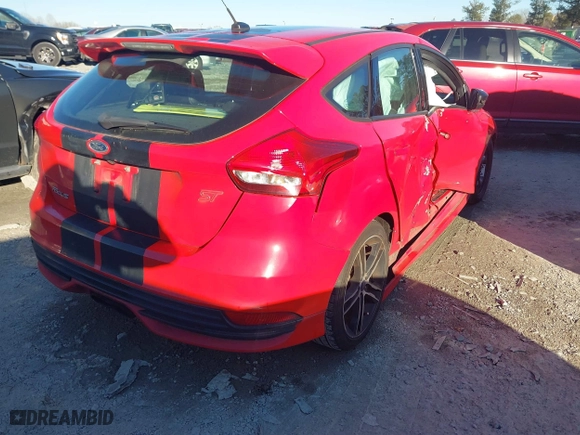2015 Ford Focus ST with VIN 1FADP3L98FL238958, listed as a IAAI auction lot 41307187 with 162,927 mi miles. Bid and sale history available at carsss.com. Image 4.