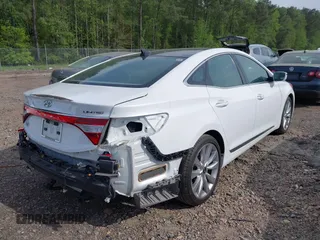 2017 Hyundai Azera Limited with VIN KMHFH4JG8HA591542, listed as a IAAI auction lot 42020982 with 75,174 mi miles and . Bid and sale history available at carsss.com. Image 4.
