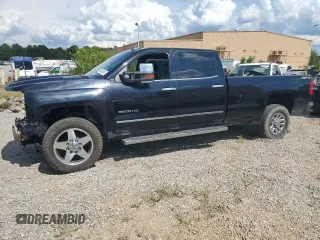 2017 Chevrolet Silverado 3500HD LTZ z VIN 1GC4K0CY6HF175049, wystawiony jako Copart lot #66683865 z przebiegiem Nie podano mil oraz Szkoda całkowita • Salvage title. Historia ofert i sprzedaży dostępna na DreamBid. Obrazek 1.