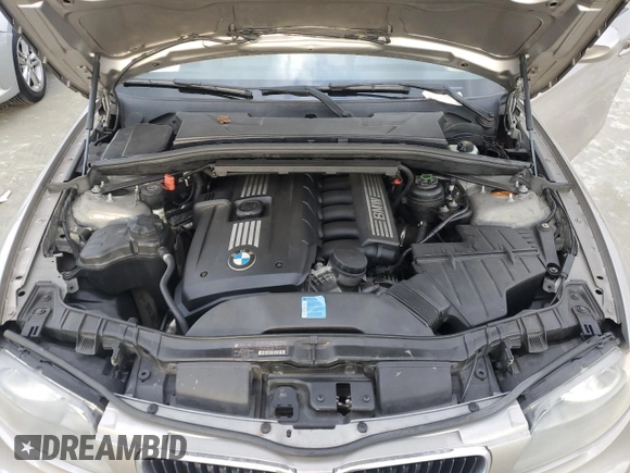 2010 BMW 1 Series 128i z VIN WBAUL7C53AVJ77295, wystawiony jako Copart lot #86122734 z przebiegiem 138 270 mil mil oraz Szkoda całkowita • Salvage title. Historia ofert i sprzedaży dostępna na DreamBid. Obrazek 11.