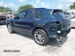 2024 Porsche Cayenne z VIN WP1AA2AY2RDA02192, wystawiony jako IAAI lot #42218312 z przebiegiem 14 809 mil mil oraz . Historia ofert i sprzedaży dostępna na DreamBid. Obrazek 3.