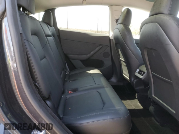 2024 Tesla Model Y Long Range z VIN 7SAYGDEE2RA223052, wystawiony jako Copart lot #61485025 z przebiegiem 13 268 mil mil oraz Szkoda całkowita • Salvage title. Historia ofert i sprzedaży dostępna na DreamBid. Obrazek 10.