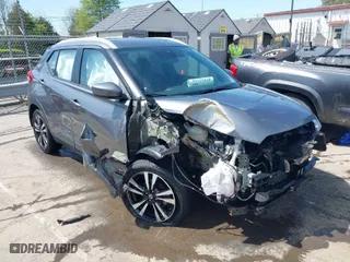 2020 Nissan Kicks SV with VIN 3N1CP5CV1LL550945, listed as a IAAI auction lot 41933319 with 70,519 mi miles. Bid and sale history available at carsss.com. Image 1.