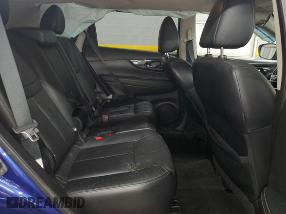2017 Nissan Rogue SV z VIN JN8AT2MV7HW013127, wystawiony jako Copart lot #56920665 z przebiegiem 131 116 mil mil oraz Szkoda całkowita • Salvage title. Historia ofert i sprzedaży dostępna na DreamBid. Obrazek 11.