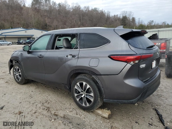 2021 Toyota Highlander XLE with VIN 5TDGZRAH1MS041527, listed as a Copart auction lot 43322245 with 76,996 mi miles and Salvage Title. Bid and sale history available at carsss.com. Image 2.