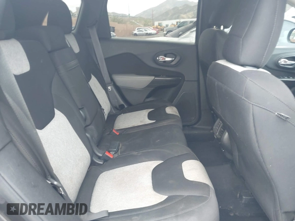 2014 Jeep Cherokee Latitude z VIN 1C4PJLCS2EW217130, wystawiony jako IAAI lot #41782039 z przebiegiem 129 080 mil mil oraz . Historia ofert i sprzedaży dostępna na DreamBid. Obrazek 8.