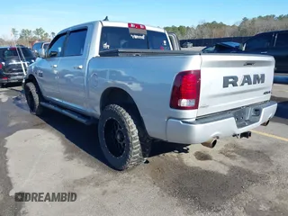 2018 Ram 1500 Night z VIN 1C6RR7MT1JS262536, wystawiony jako IAAI lot #41184477 z przebiegiem 105 008 mil mil oraz . Historia ofert i sprzedaży dostępna na DreamBid. Obrazek 3.