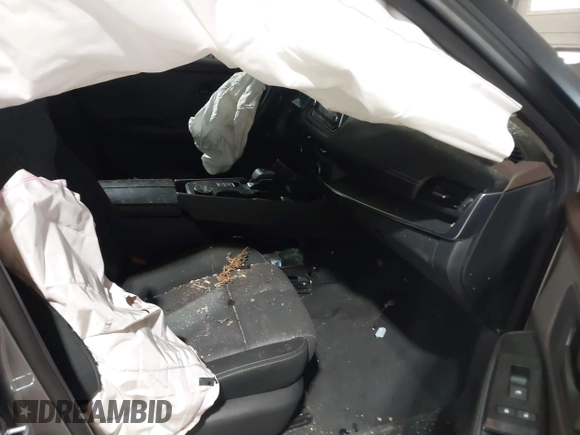2022 Nissan Rogue S z VIN 5N1BT3AB8NC724554, wystawiony jako IAAI lot #41973586 z przebiegiem Nie podano mil oraz . Historia ofert i sprzedaży dostępna na DreamBid. Obrazek 5.