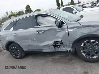 2025 Kia Sorento S z VIN 5XYRL4JC1SG334274, wystawiony jako IAAI lot #41820190 z przebiegiem 8 336 mil mil oraz . Historia ofert i sprzedaży dostępna na DreamBid. Obrazek 13.