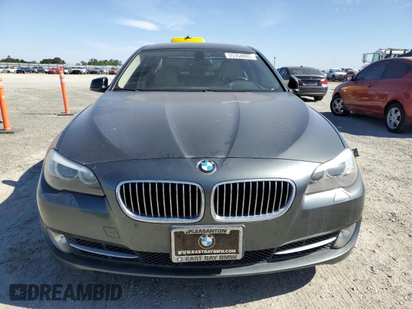 2011 BMW 5 Series 535i z VIN WBAFR7C55BC807077, wystawiony jako Copart lot #55354805 z przebiegiem Nie podano mil oraz Szkody całkowita. Historia ofert i sprzedaży dostępna na DreamBid. Obrazek 5.