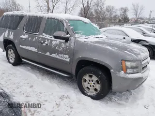 2008 Chevrolet Suburban Commercial with VIN 1GNFK16398J226725, listed as a IAAI auction lot 41268141 with 1 mi miles. Bid and sale history available at carsss.com. Image 1.