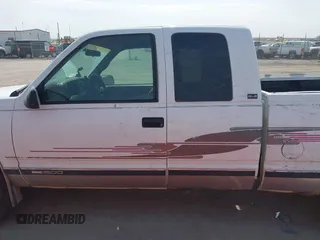 1995 GMC Sierra 1500 z VIN 2GTEK19K0S1580688, wystawiony jako IAAI lot #41811015 z przebiegiem 143 260 mil mil oraz . Historia ofert i sprzedaży dostępna na DreamBid. Obrazek 14.