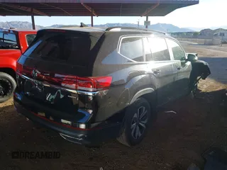 2024 Volkswagen Atlas SE with VIN 1V2LR2CA4RC505410, listed as a IAAI auction lot 41513445 with 18,647 mi miles and . Bid and sale history available at DreamBid. Image 4.