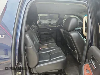 2010 Chevrolet Avalanche LT with VIN 3GNNCFE09AG124832, listed as a Copart auction lot 81128834 with 136,595 mi miles and Clean Title. Bid and sale history available at carsss.com. Image 6.