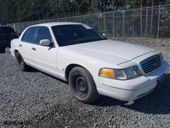 1999 Ford Crown Victoria LX with VIN 2FAFP74W7XX185341, listed as a IAAI auction lot 42020186 with 178,997 mi miles. Bid and sale history available at carsss.com. Image 1.