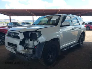 2011 Toyota 4Runner Trail z VIN JTEBU5JR6B5043167, wystawiony jako IAAI lot #42400681 z przebiegiem 265 137 mil mil oraz . Historia ofert i sprzedaży dostępna na DreamBid. Obrazek 2.