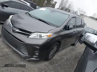 2019 Toyota Sienna XLE Auto Access Seat with VIN 5TDYZ3DC8KS982777, listed as a IAAI auction lot 41519696 with 109,708 mi miles. Bid and sale history available at carsss.com. Image 17.