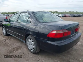 1999 Honda Accord LX z VIN JHMCG564XXC007996, wystawiony jako IAAI lot #42228809 z przebiegiem 342 104 mil mil oraz . Historia ofert i sprzedaży dostępna na DreamBid. Obrazek 3.