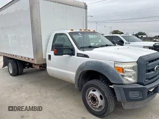 2014 Ford F-550 XL z VIN 1FDUF5GY4EEA87240, wystawiony jako Copart lot #59899495 z przebiegiem 195 557 mil mil oraz Czysty tytuł • Clean title. Historia ofert i sprzedaży dostępna na DreamBid. Obrazek 1.
