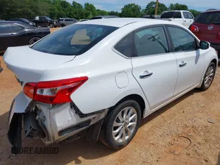 2017 Nissan Sentra SV z VIN 3N1AB7AP9HY376705, wystawiony jako IAAI lot #42298516 z przebiegiem 136 602 mil mil oraz . Historia ofert i sprzedaży dostępna na DreamBid. Obrazek 4.