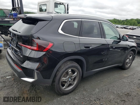 2023 BMW X1 xDrive28i with VIN WBX73EF09P5W64467, listed as a Copart auction lot 58586875 with 29,022 mi miles and Salvage title. Bid and sale history available at DreamBid. Image 3.