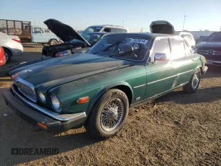 1985 Jaguar XJ z VIN SAJAV1346FC422020, wystawiony jako Copart lot #75470214 z przebiegiem 143 459 mil mil oraz Czysty tytuł • Clean title. Historia ofert i sprzedaży dostępna na DreamBid. Obrazek 1.