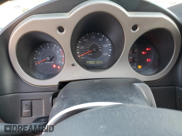 2002 Nissan Xterra SE SC z VIN 5N1MD28Y72C510385, wystawiony jako Copart lot #55047505 z przebiegiem 178 772 mil mil oraz Czysty tytuł • Clean title. Historia ofert i sprzedaży dostępna na DreamBid. Obrazek 9.