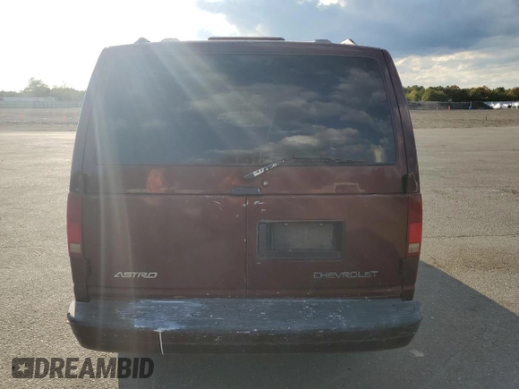 2003 Chevrolet Astro z VIN 1GNDM19X53B126723, wystawiony jako Copart lot #73498964 z przebiegiem 250 015 mil mil oraz Nie do naprawy • Non repairable. Historia ofert i sprzedaży dostępna na DreamBid. Obrazek 6.