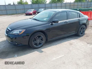 2014 Chrysler 200 Limited z VIN 1C3CCBCG7EN186773, wystawiony jako IAAI lot #42472463 z przebiegiem 131 327 mil mil oraz . Historia ofert i sprzedaży dostępna na DreamBid. Obrazek 2.
