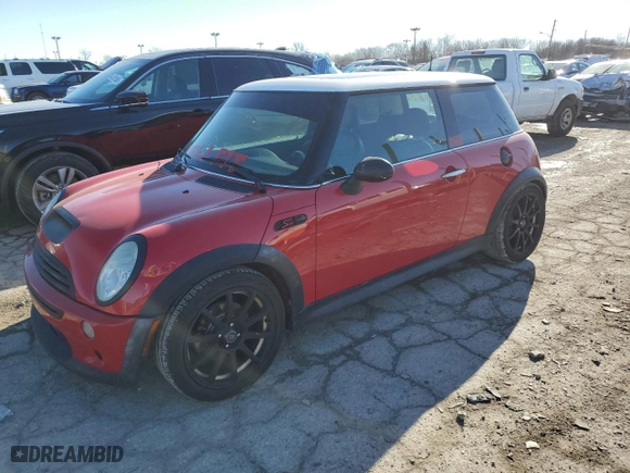 2004 MINI Cooper Hardtop S with VIN WMWRE33464TD81592, listed as a Copart auction lot 42731275 with 203,286 mi miles and Salvage Title. Bid and sale history available at carsss.com. Image 1.