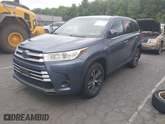 2018 Toyota Highlander LE with VIN 5TDBZRFH8JS875311, listed as a IAAI auction lot 42673189 with 180,025 mi miles and . Bid and sale history available at DreamBid. Image 2.