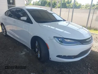 2015 Chrysler 200 S z VIN 1C3CCCBG7FN528313, wystawiony jako IAAI lot #42211241 z przebiegiem 132 064 mil mil oraz . Historia ofert i sprzedaży dostępna na DreamBid. Obrazek 1.