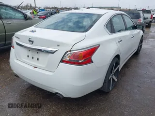 2015 Nissan Altima SV z VIN 1N4AL3AP4FC421354, wystawiony jako IAAI lot #41720274 z przebiegiem 147 487 mil mil oraz . Historia ofert i sprzedaży dostępna na DreamBid. Obrazek 4.