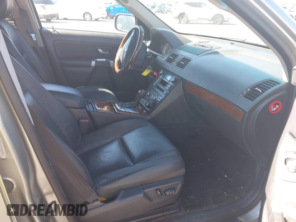 2008 Volvo XC90 V8 with VIN YV4CZ852181444695, listed as a IAAI auction lot 41574732 with 219,065 mi miles. Bid and sale history available at carsss.com. Image 5.