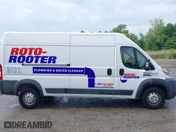 2018 Ram ProMaster Cargo z VIN 3C6TRVDG0JE144400, wystawiony jako IAAI lot #42287423 z przebiegiem 124 891 mil mil oraz . Historia ofert i sprzedaży dostępna na DreamBid. Obrazek 13.