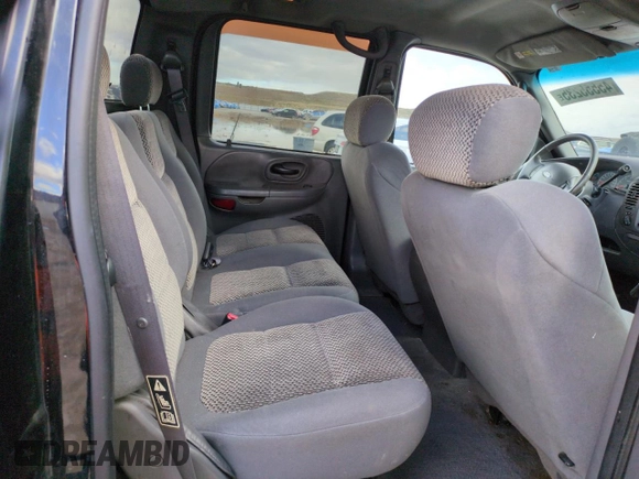 2002 Ford F-150 XLT with VIN 1FTRW08L62KD89268, listed as a Copart auction lot 45555235 with 187,322 mi miles and Salvage Title. Bid and sale history available at carsss.com. Image 10.