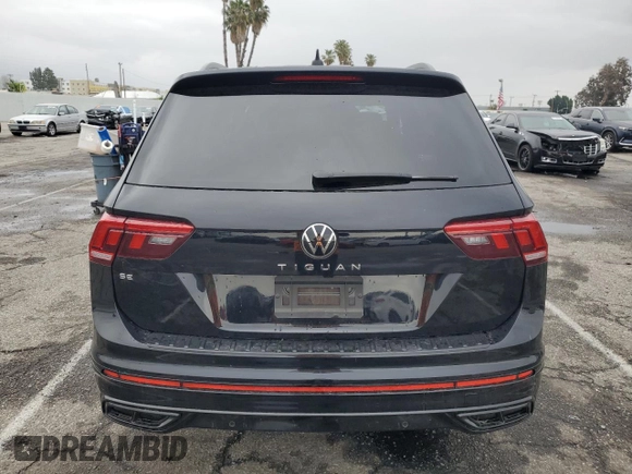 2023 Volkswagen Tiguan SE R-Line Black z VIN 3VVCB7AXXPM033818, wystawiony jako Copart lot #48759425 z przebiegiem 24 260 mil mil oraz Szkoda całkowita • Salvage title. Historia ofert i sprzedaży dostępna na DreamBid. Obrazek 6.
