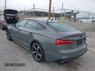 2024 Audi A5 Sportback S line Premium Plus z VIN WAUFACF50RA002265, wystawiony jako IAAI lot #41543527 z przebiegiem 8 326 mil mil oraz . Historia ofert i sprzedaży dostępna na DreamBid. Obrazek 3.