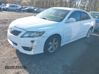2011 Toyota Camry LE z VIN 4T1BF3EK9BU623949, wystawiony jako IAAI lot #42141513 z przebiegiem Nie podano mil oraz . Historia ofert i sprzedaży dostępna na DreamBid. Obrazek 2.